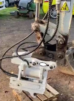 Χουιτόνγκ Excavator Quick Tilt Hitch HT 1-2.8 Ton 95kg Συμφωνητικό με CAT/Komatsu χειροκίνητη κλειδαριά